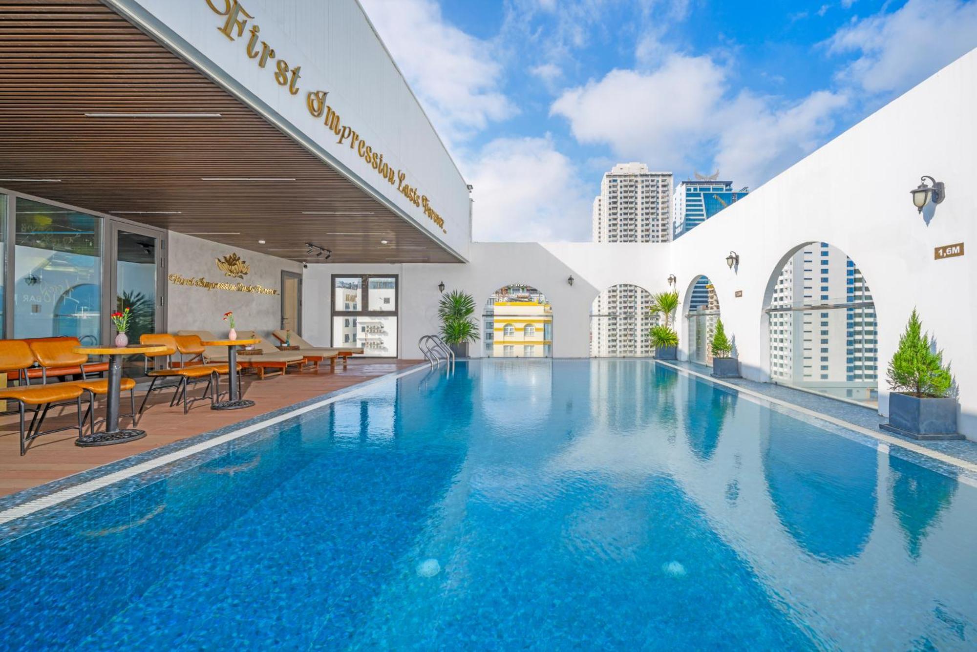 Golden Lotus Hotel Da Nang - Rooftop Bar Sea View Extérieur photo